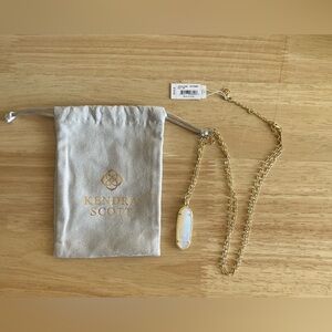 Kendra Scott NWT Gold and iridescent Layla Necklace